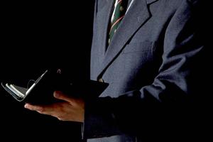 急に交通事故に遭遇した時の対処法